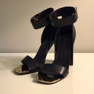 Topshop Size 7.5 Gold Toe Leather Heels